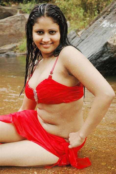 Tamil Hot Movie Stills Latest Style Of Actress