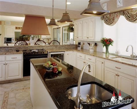 Today we look at kitchen cabinets. What's the Difference Between Good Refacing & Bad Refacing?