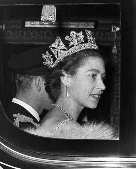 La Historia Del Primer Posado De Isabel Ii Como Reina Hace 70 Años