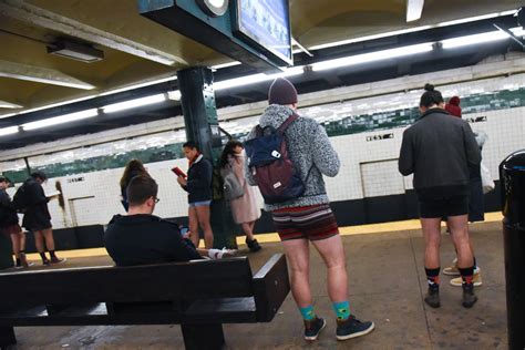 No Pants Day 2019 New Yorkers Ride Subway Half Naked In The Cold New