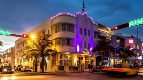 За окном красок достаточно, а добавить их в дом поможем мы! Art deco decadence at Miami Beach's made-over Marlin Hotel ...