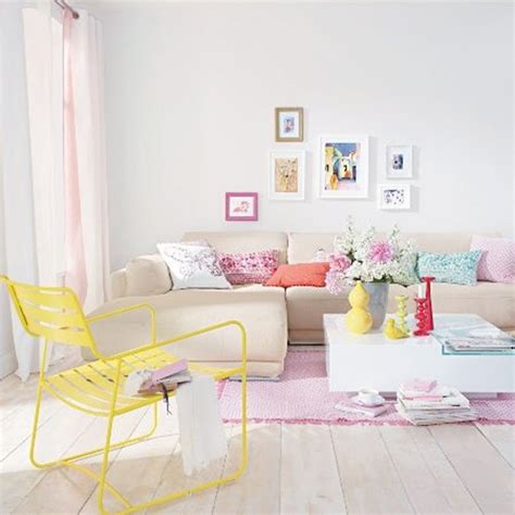 Further, stripped wall comes to give different focal interest. 25 Pastel Living Rooms with Small Space Ideas | Home ...