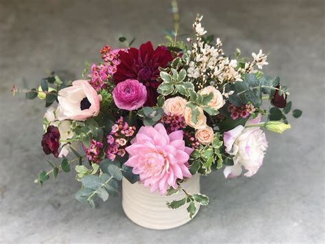 Find inspiration, flowers, and tools to get create lovely flower bouquets and floral arrangements. Juno in Los Angeles, CA | Glasswing Floral