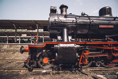 Viceroy Special Train Sri Lanka ©copyright Charith Gunar Flickr