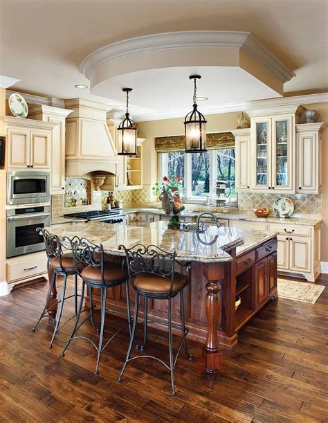The traditional cue also adds a layer of visual interest to this luxurious kitchen with a hardwood floor. cream kitchen cabinets - Google Search | Kitchen design, Cream kitchen cabinets