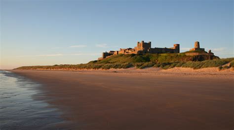 Walk Through Sand Dunes To Bamburgh Castle Outdoor In England — Ravlling