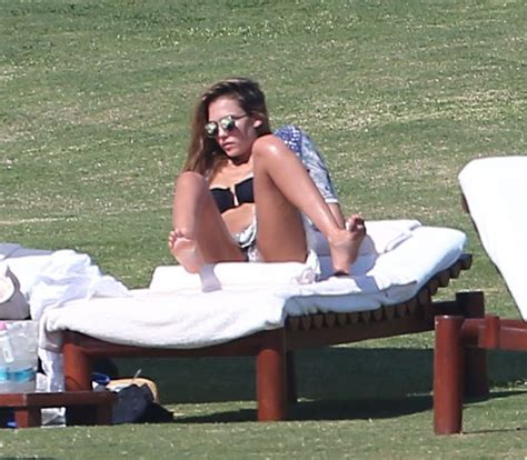 Jessica Alba Sunbathing In Los Cabos Mexico