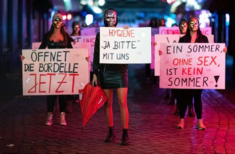 Demo Auf St Pauli Sexarbeiterinnen Fordern Wiederzulassung Der Prostitution Panorama