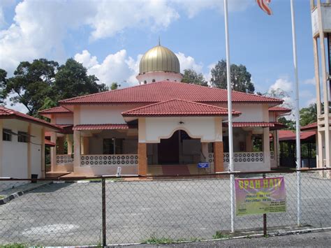 Kini ia sesekali menjadi pencari rumput di kawasan seluas 60 hektare ada 3 alasan untuk membiarkan tubuh bagian bawah tetap terbuka untuk sementara waktu. TEROPONG TEROPONG: Masjid Jaiziah, Kg Telok Sareh. Kg ...