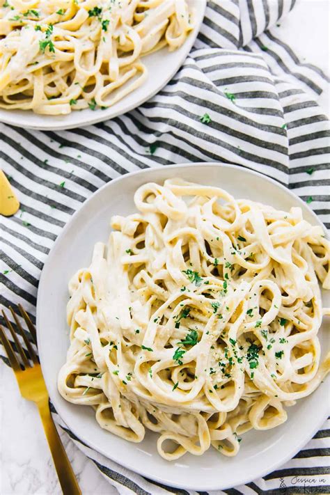 Legend has it that alfredo di lelio created alfredo sauce to satisfy his wife's pregnancy cravings. Vegan Garlic Alfredo Pasta - Jessica in the Kitchen