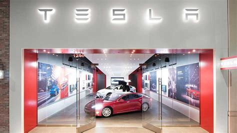 Al Via La Nuova Strategia Di Tesla Meno Showroom Più Online