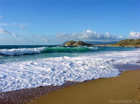 Espuma de mar que cuando se va arrastra mi pensamiento por la inmensidad. Espuma de mar