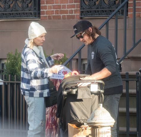 Diane kruger and norman reedus have been together for several years now. Diane Kruger dźwiga wózek - partner zajął się dzieckiem ...