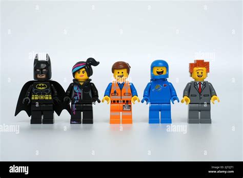 44mp Size Hrs Lego Mini Figures From The Lego Movie The Main Characters Of Batman Wyldstyle