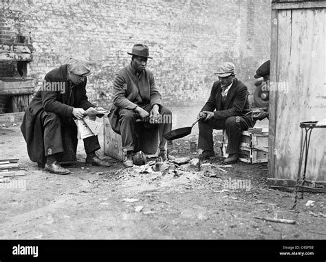 Cook Job In A New York Slum During The Great Depression 1931 Stock