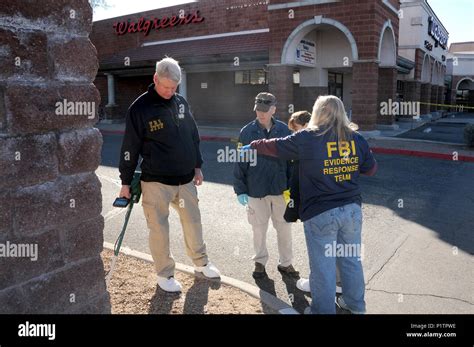 Fbi Agent Hi Res Stock Photography And Images Alamy