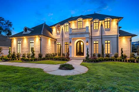 Our luxury home plans offer the highest quality details, design specifications, and custom features. Traditional Luxury Style House Plan 6900: Baton Rouge