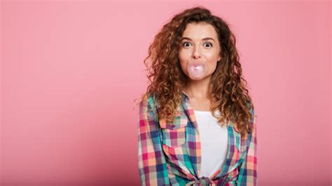 Side Effects Of Swallowing Gum Know What Can Happen Next Healthshots