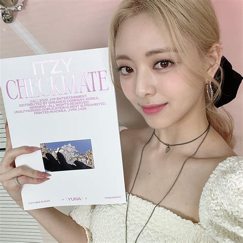 checkmate yuna version signed d2c standard itzy official store