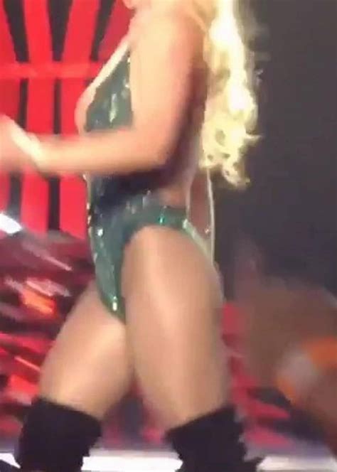 Britney Spears Wardrobe Malfunction At Concert In Las Vegas 3