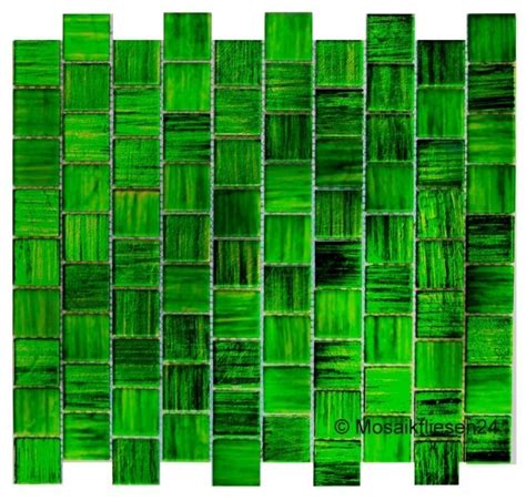 Die mosaik fliese setzt normalerweise akzente für bäder, aber sind auch ein echter hingucker in der küche oder die fliesen aus mosaik können einzeln oder im verbund mit einem netz verlegt werden. Crystal Mosaik matt/glänzend gruen effekt