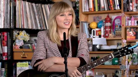 Watch Taylor Swift Perform Lover All Too Well And More On Tiny Desk