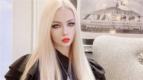 Así Luce La Barbie Humana Valeria Lukyanova En Bañador En Cancún