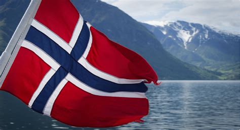 NORSK FLAGGBUTIKK: Vi selger nesten ikke norske flagg lenger!