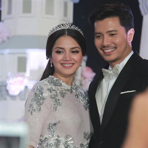 Pernikahan fattah amin dan fazura. (24 GAMBAR)Lagi Dari Majlis Resepsi Perkahwinan Fazura Dan ...