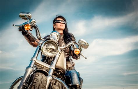 Faites votre choix parmi les nombreuses scènes similaires. Shifting the Balance of Power: Why More Women are Riding ...