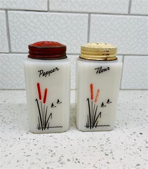 Lovely 1930s Vintage Mckee Glass Tipp City Milk Glass Cattail And Geese