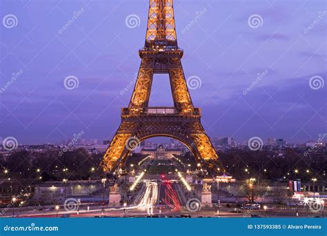 Eiffel Tower In A Purple Sunset Editorial Image Image Of Skyline