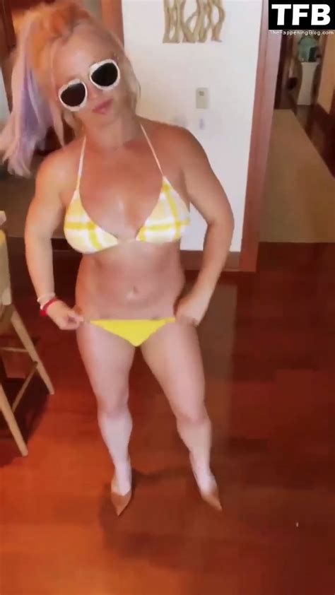 Britney Spears Sexy Bikini 21 Pics EverydayCum The Fappening