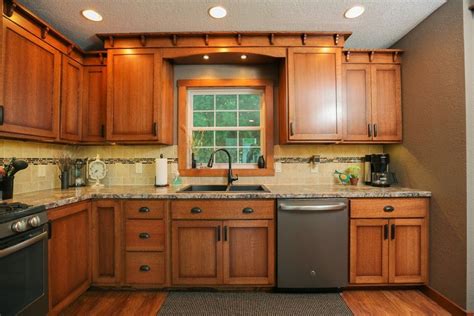 For many years oak kitchen cabinets and bath cabinets were the most commonly used in new homes in the 90s and early 2000s oak's popularity took a back seat to maple and birch cabinets, but with. Quater sawn oak Craftsman style kitchen | Home kitchens, Kitchen, Craftsman style kitchen