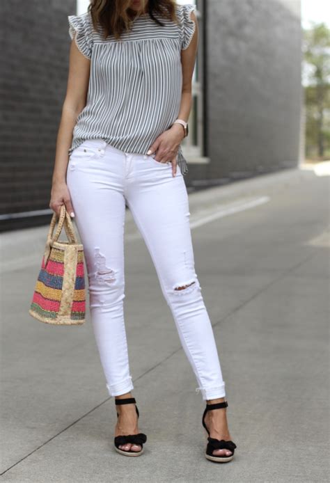 White Jeans Outfit Must Have Sleeveless Tops Lilly Style White Jeans Outfit Outfits Con