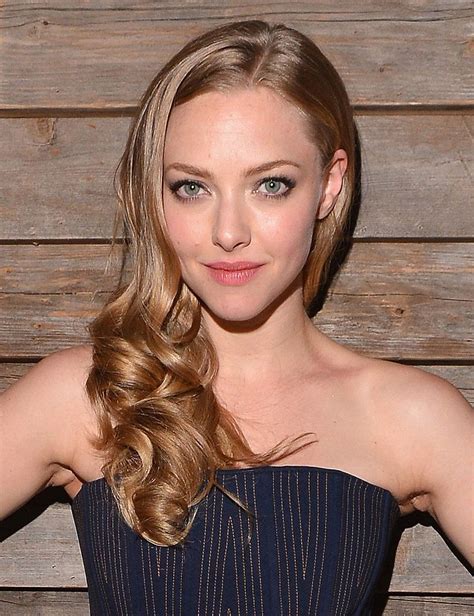 We Cant Get Enough Of Amanda Seyfrieds Hair And These Glossy Curls