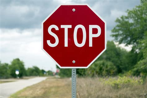 People are obsessed with this TikTok account showing a stop sign where drivers never stop - BGR