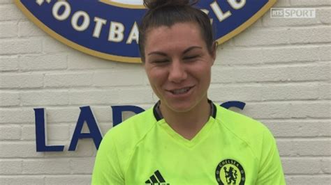 Fotad med en lånad nikon. Foot: Ramona Bachmann a signé au PSG Féminines - rts.ch ...