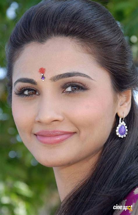Pictures Of Daisy Shah