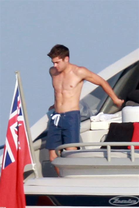 Zac Efron Got Shirtless On A Boat While Celebrating The Fourth Of