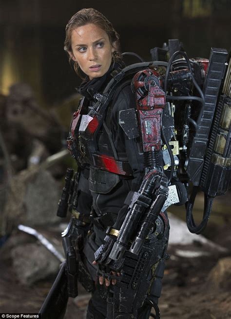 Emily Blunt Shows Off Toned Tum As She Films Edge Of Tomorrow Daily