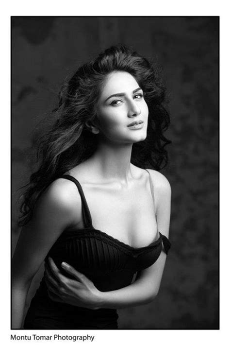 Naked Vaani Kapoor Added 07192016 By Makhan
