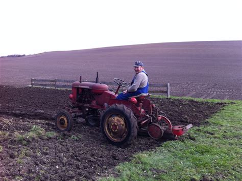 Grønsagshistorier Drenge og deres traktorer tak for hjælpen