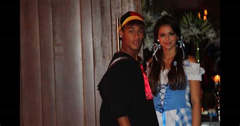 Fantasia De Cantores Famosos