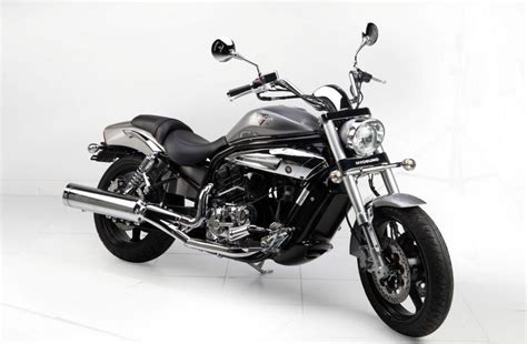 It comes with an attractive price tag of inr 4.79 lakh and uses a typical sport bike midsize sports bikes are getting pace in india and hyosung gt650r is also one of them. DSK Hyosung Aquila Pro Price, Specifications India