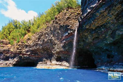 Take An Adventurous Cave Boat Tour In Hawaii With Na Pali