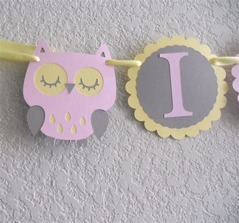 Boy, girl, neutral and gender reveal. Owl Baby Shower Banner in Pink, Yellow, and Gray. $22.00, via Etsy. (Görüntüler ile)