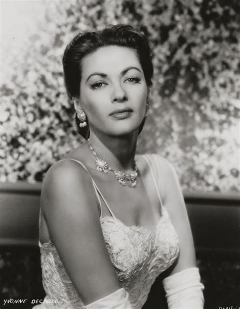 Its The Pictures That Got Small Yvonne De Carlo Old Hollywood