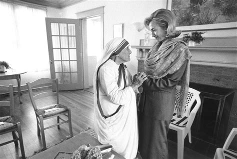 Mother Teresa Helping The Poor