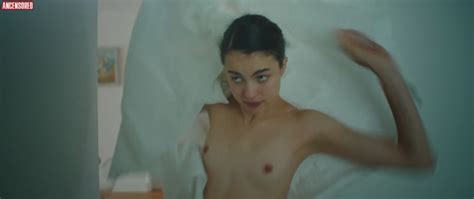 Margaret Qualley Nuda Anni In Love Me Like You Hate Me